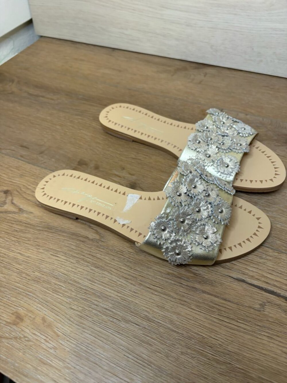 Daya by Zendaya Manmade Leather Upper Rubber Sole Women's Sandals 5 1/2